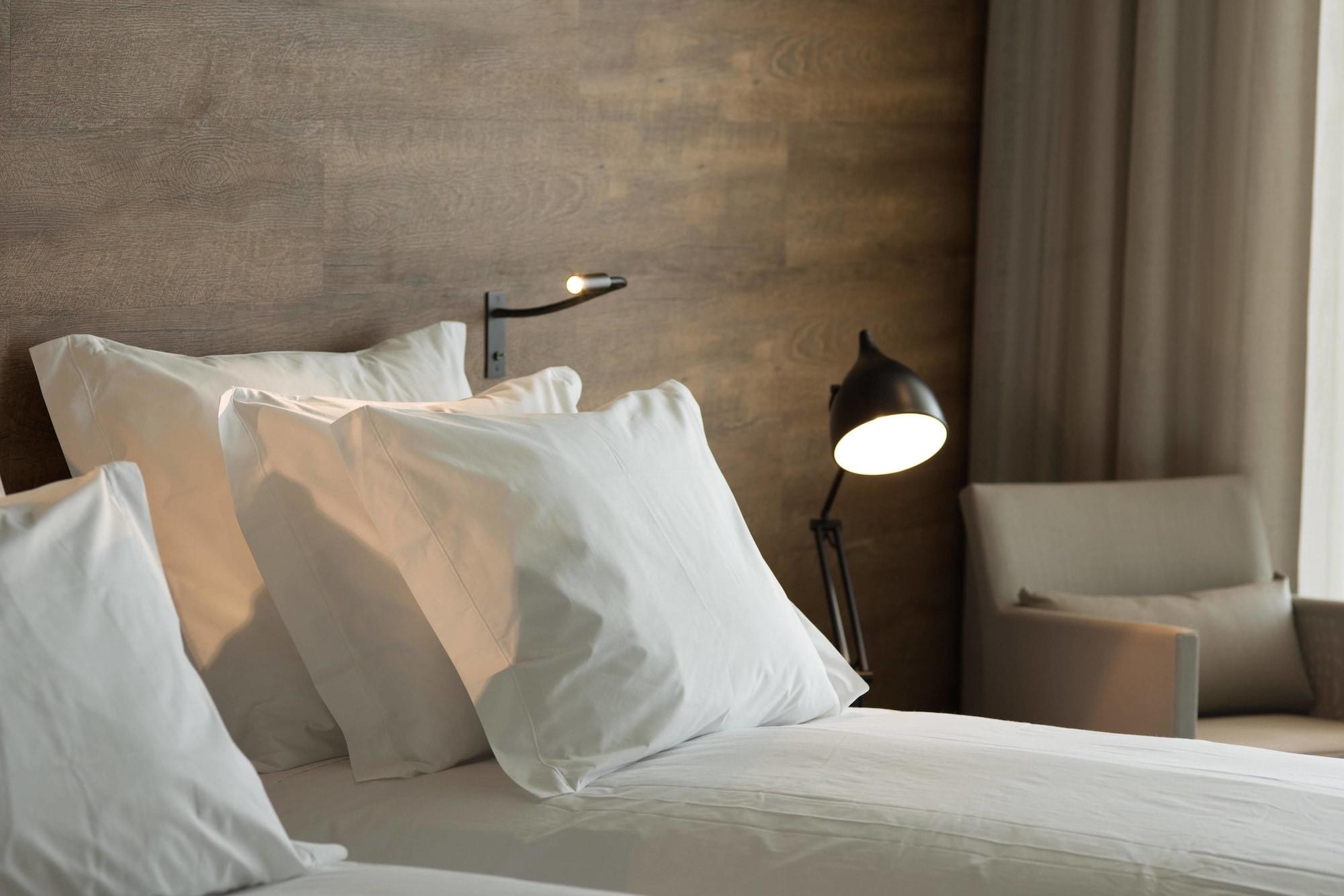 Hotel Octant Ponta Delgada Exteriér fotografie A bed with pillows
