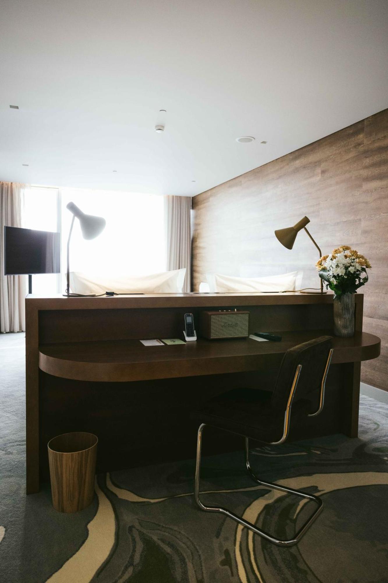 Hotel Octant Ponta Delgada Exteriér fotografie A desk in a hotel room