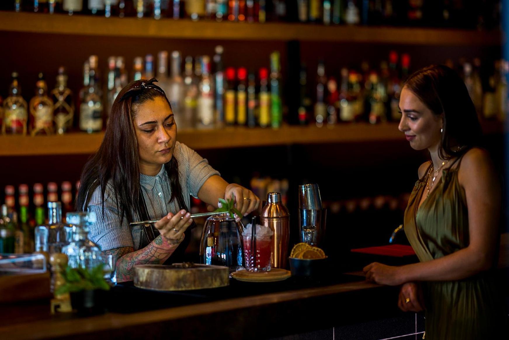 Hotel Octant Ponta Delgada Exteriér fotografie A bartender at work