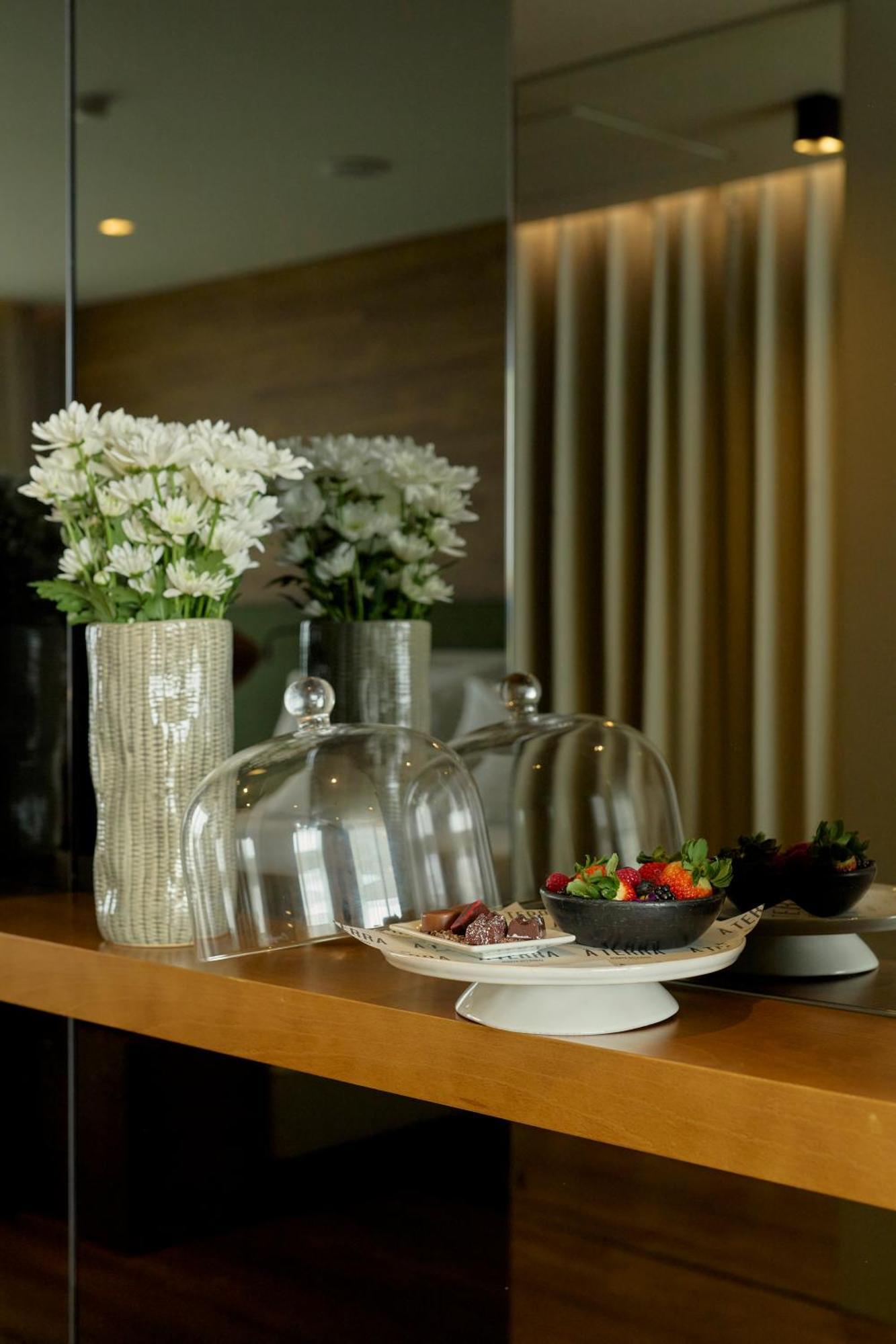 Hotel Octant Ponta Delgada Exteriér fotografie A cake stand with a glass dome
