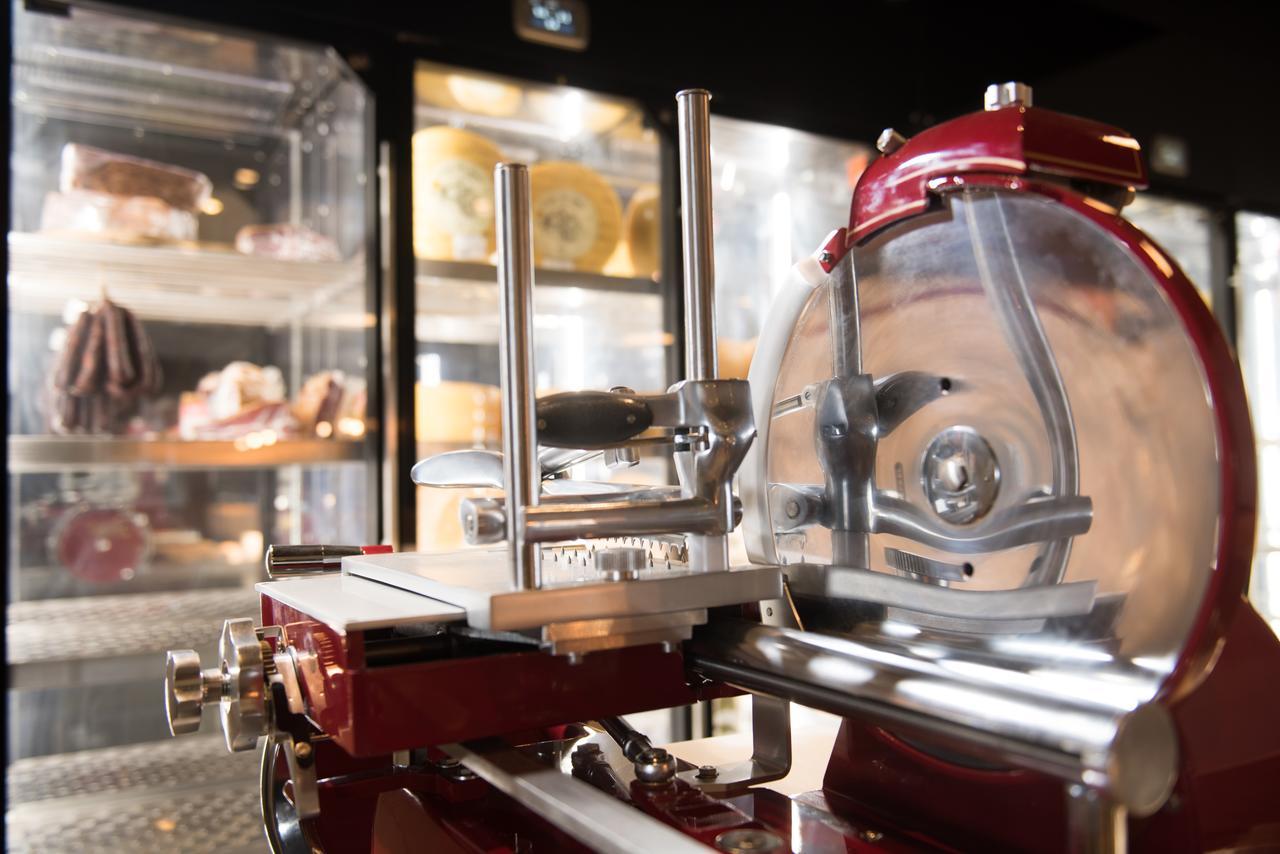 Hotel Octant Ponta Delgada Exteriér fotografie A commercial prosciutto slicer